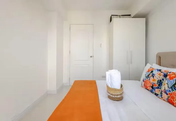 Jing'scrib 2br By Azure Near International Airport Apartment Manila